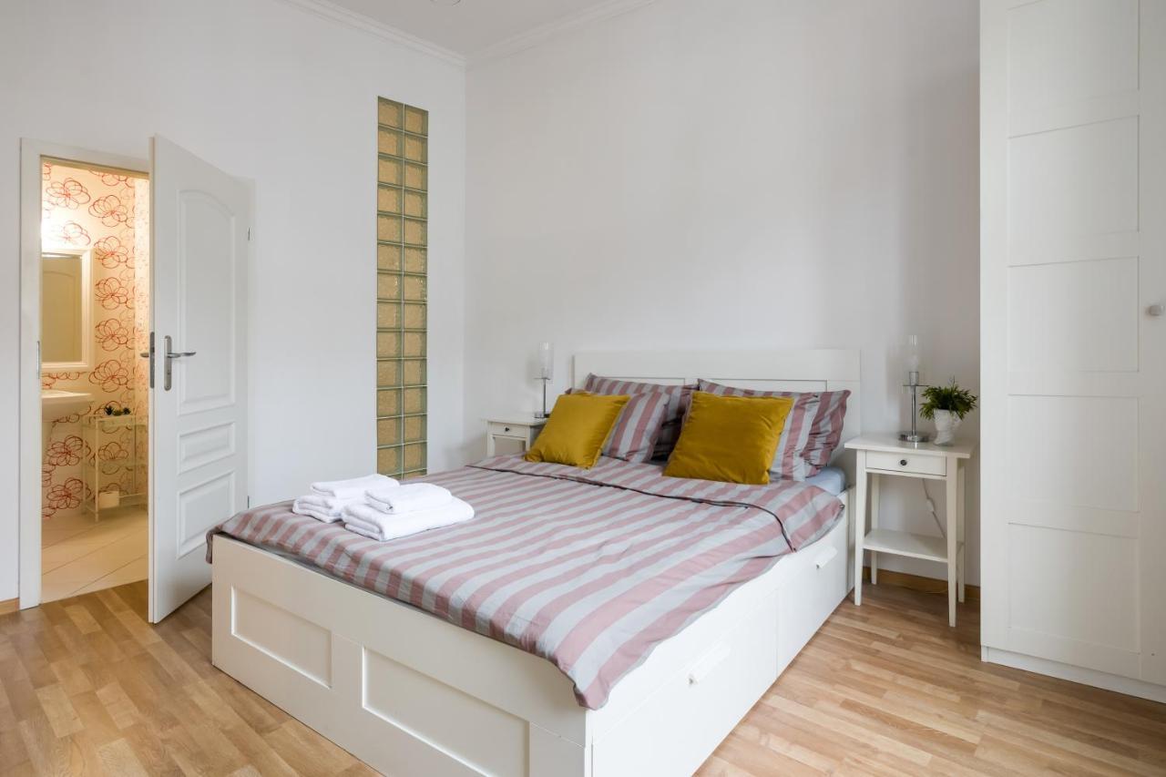 Discover Krakow Apartments - 3 Rakowicka St - Classic Apartments Near Main Station - Netflix Esterno foto