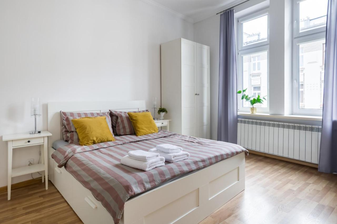 Discover Krakow Apartments - 3 Rakowicka St - Classic Apartments Near Main Station - Netflix Esterno foto
